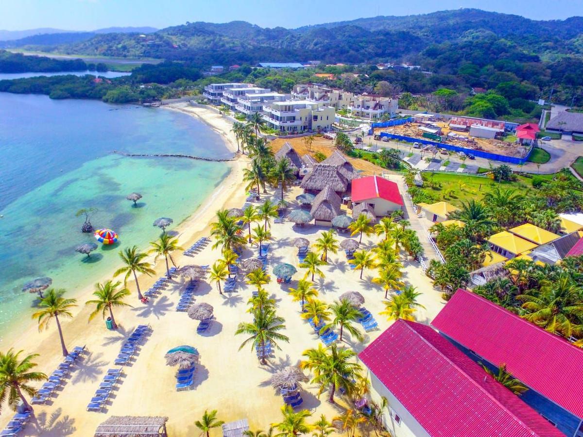 Las Palmas Beach Hotel Dixon Cove Exterior photo